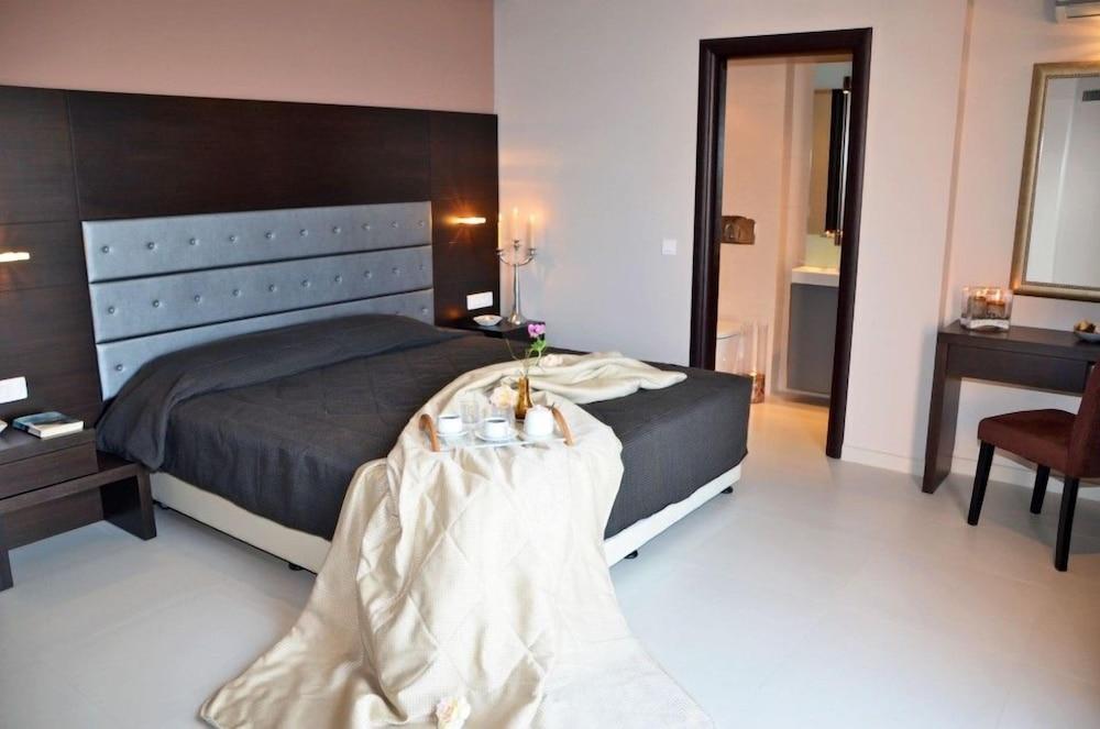 Kymothoe Elite Suites