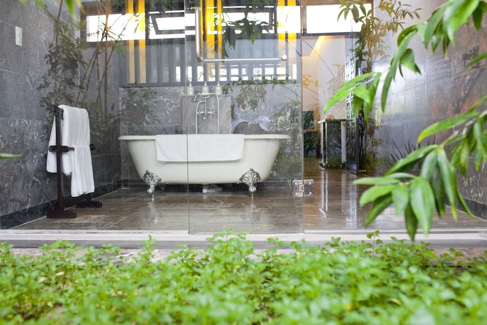 Lapochine Beach Resort