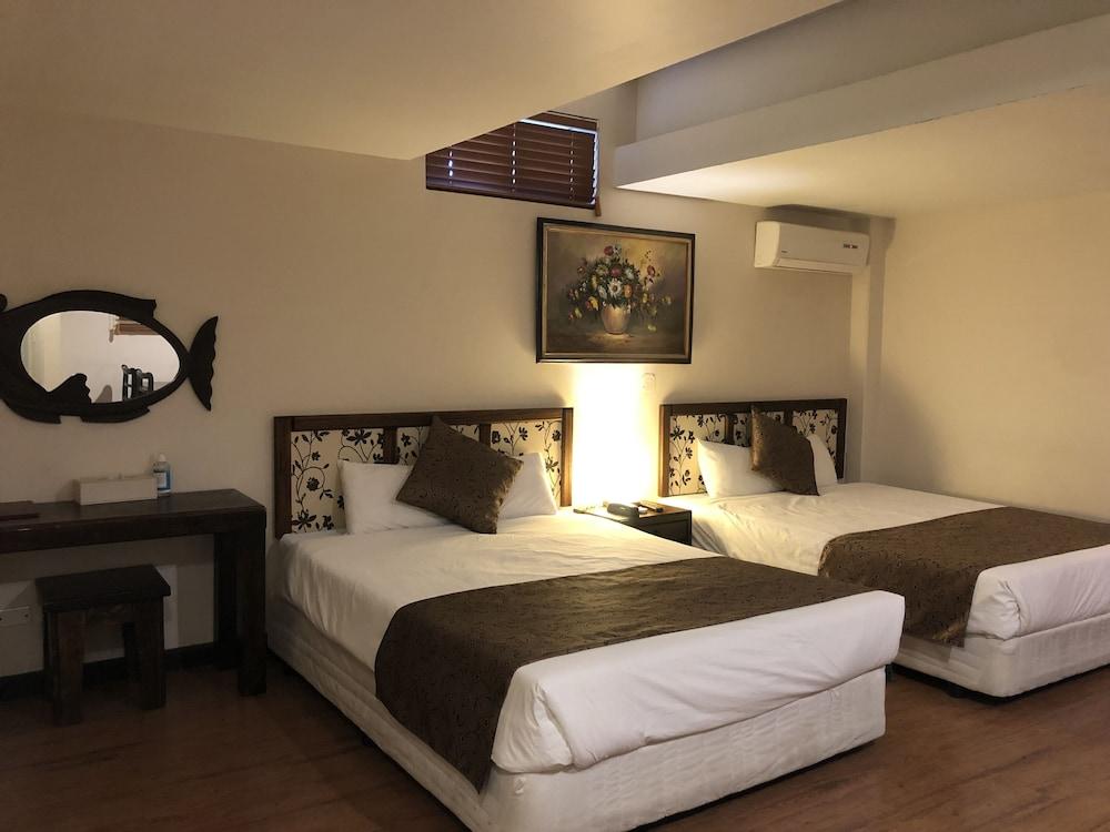 Holiday Saipan Hotel