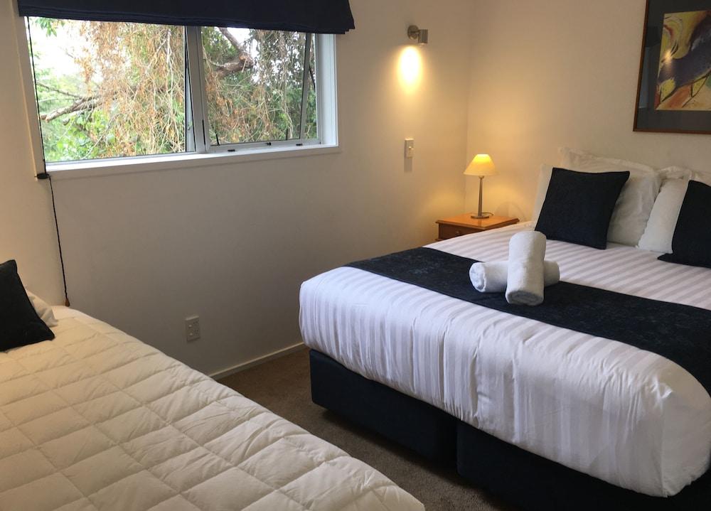 Colonial House Motel