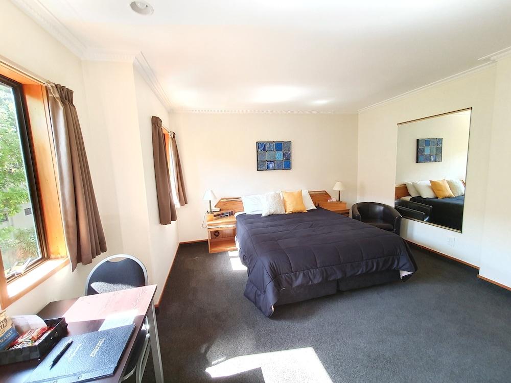 Fitzherbert Castle Motel