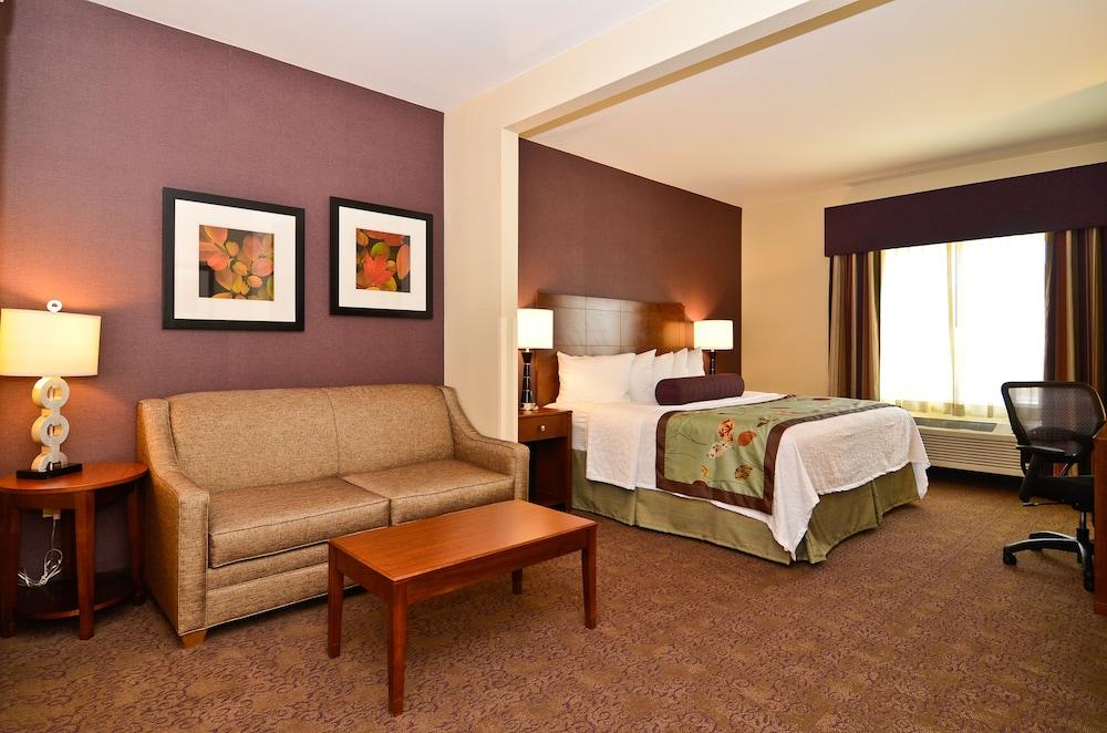 Best Western Plus Carousel Inn & Suites