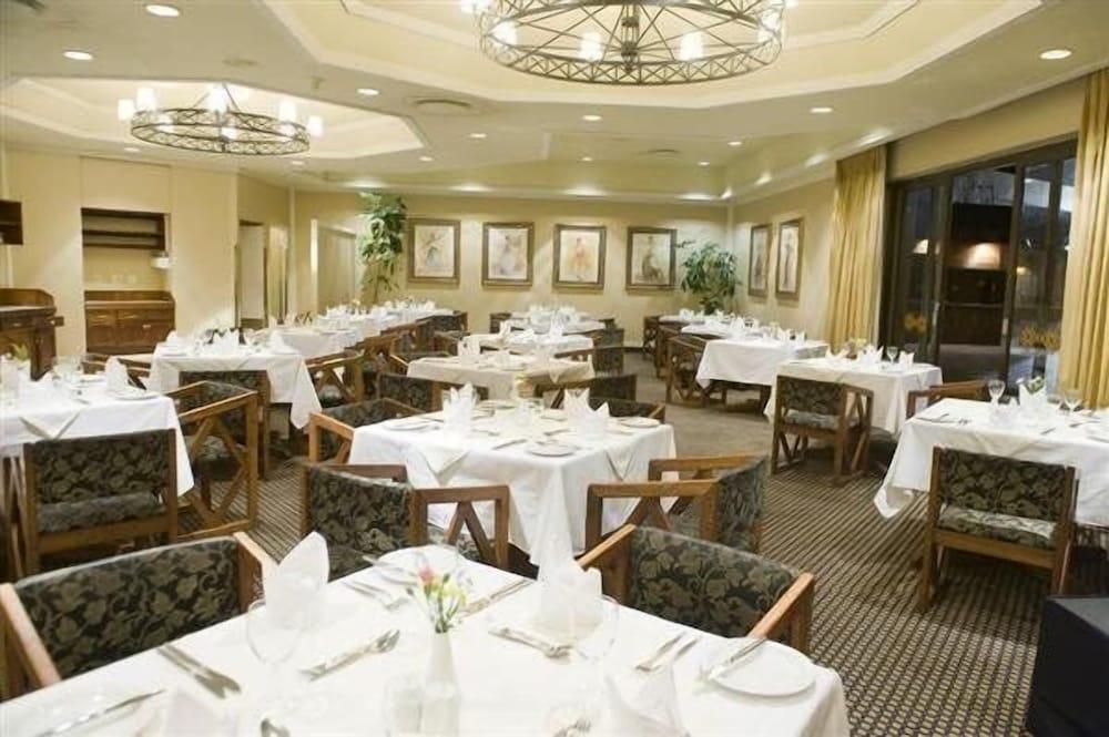 Black Mountain Leisure & Conference Hotel