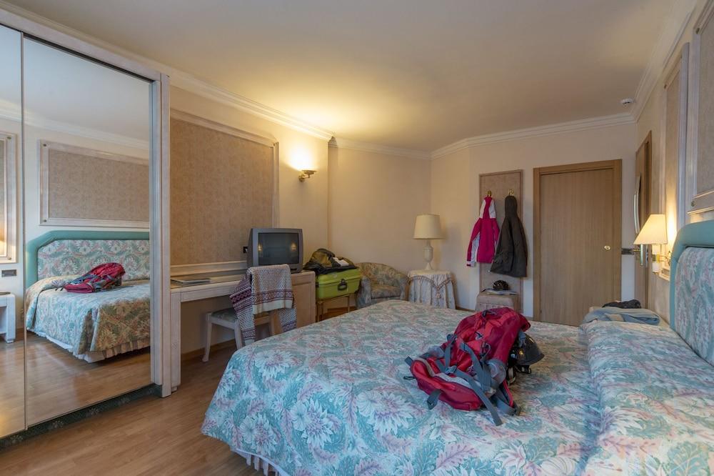 Comano Cattoni Holiday