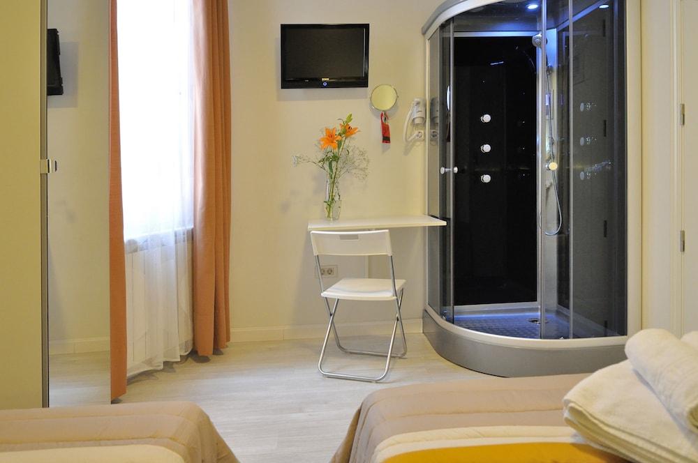 Hostal Far Home Plaza Mayor