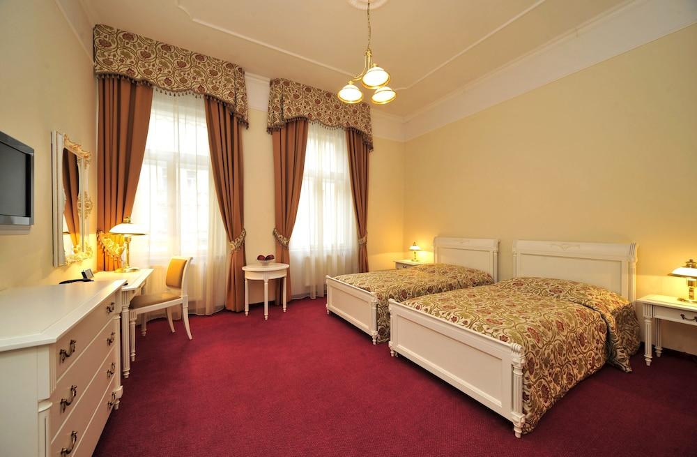 Alqush Downtown Hotel