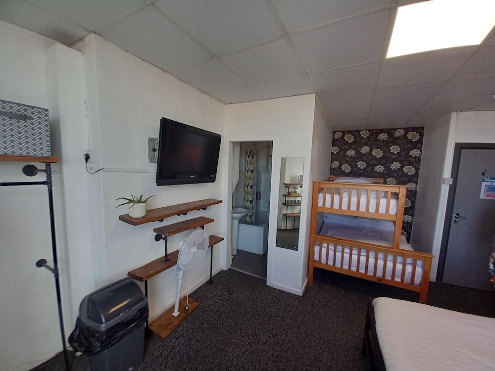 Vinnie's Family Hotel