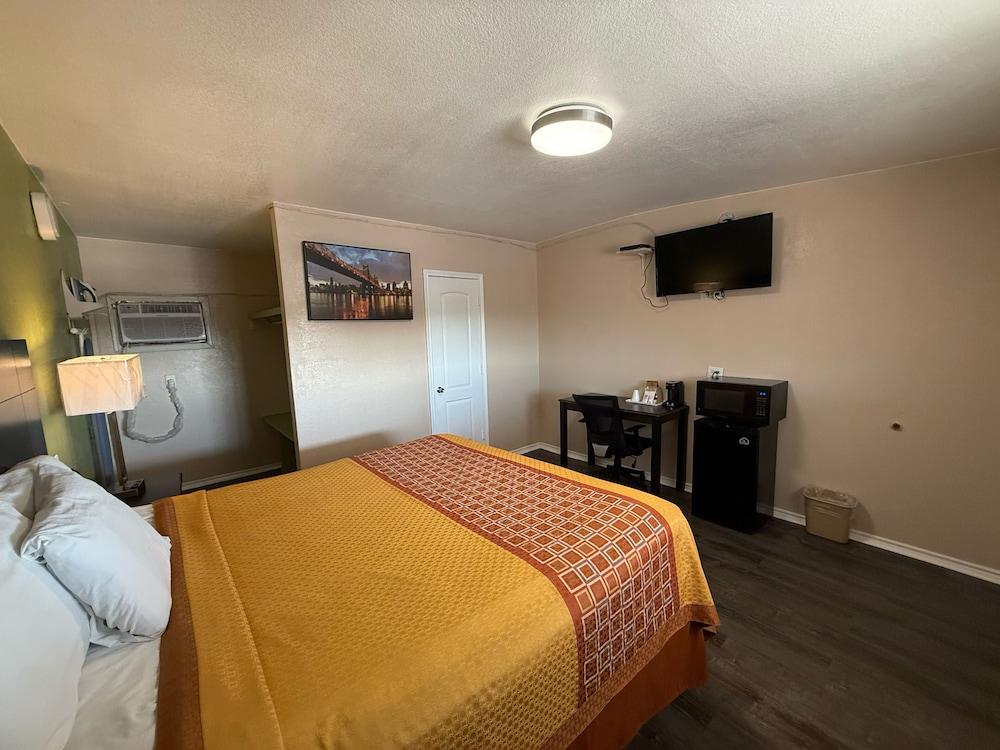 Executive Inn and Kitchenette Suites