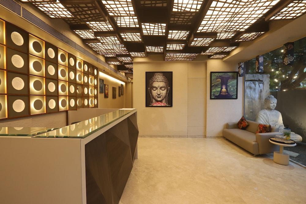 Dragonfly - The Art Hotel