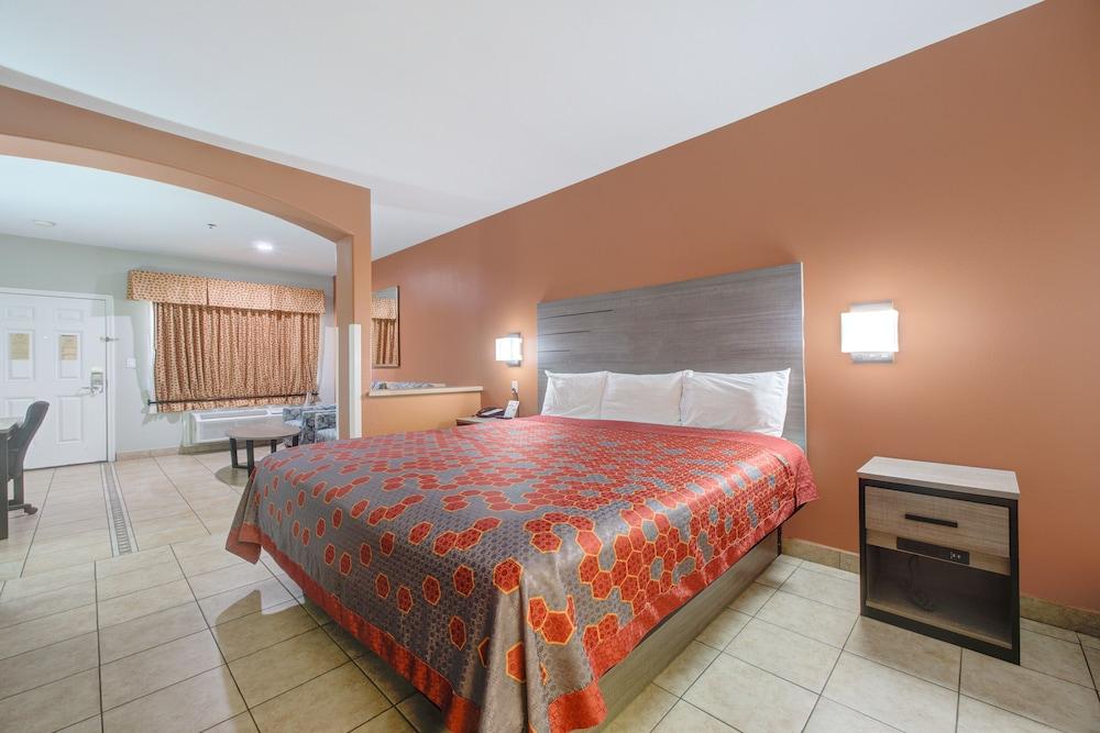 Weslaco Inn by Capital O Near Mercedes