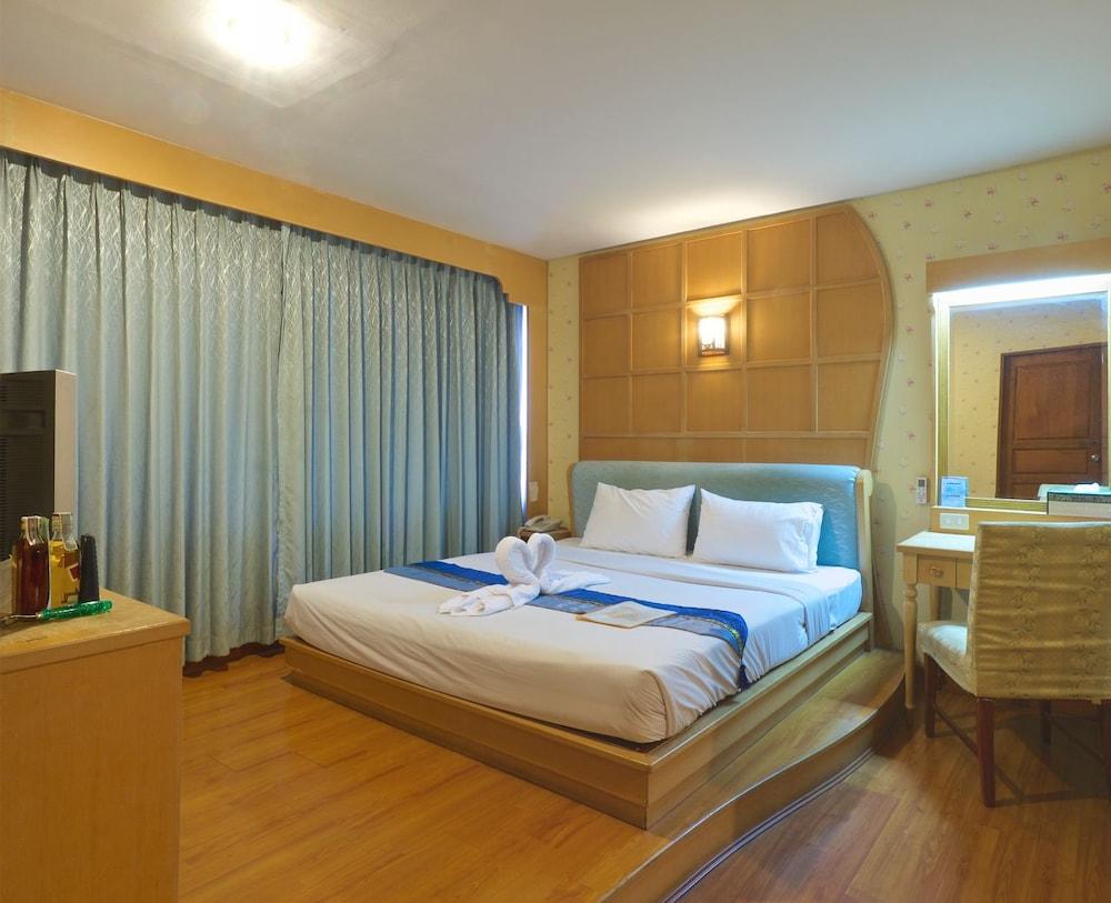 Silom Avenue Inn