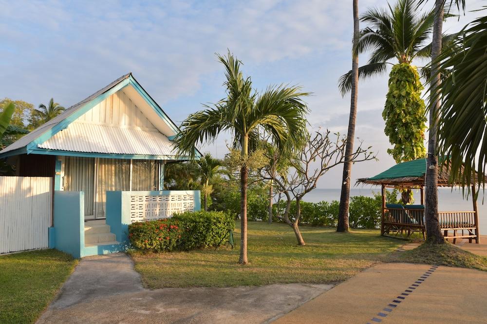 Blu' Beach Bungalows