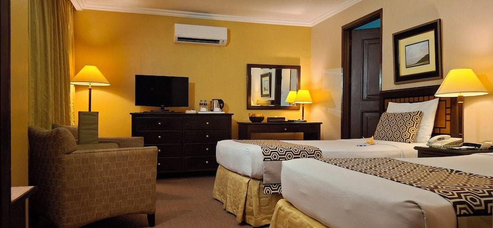 Herald Suites Solana