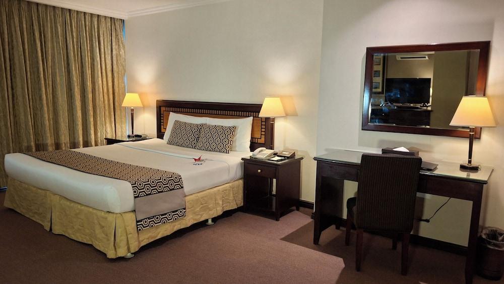 Herald Suites Solana