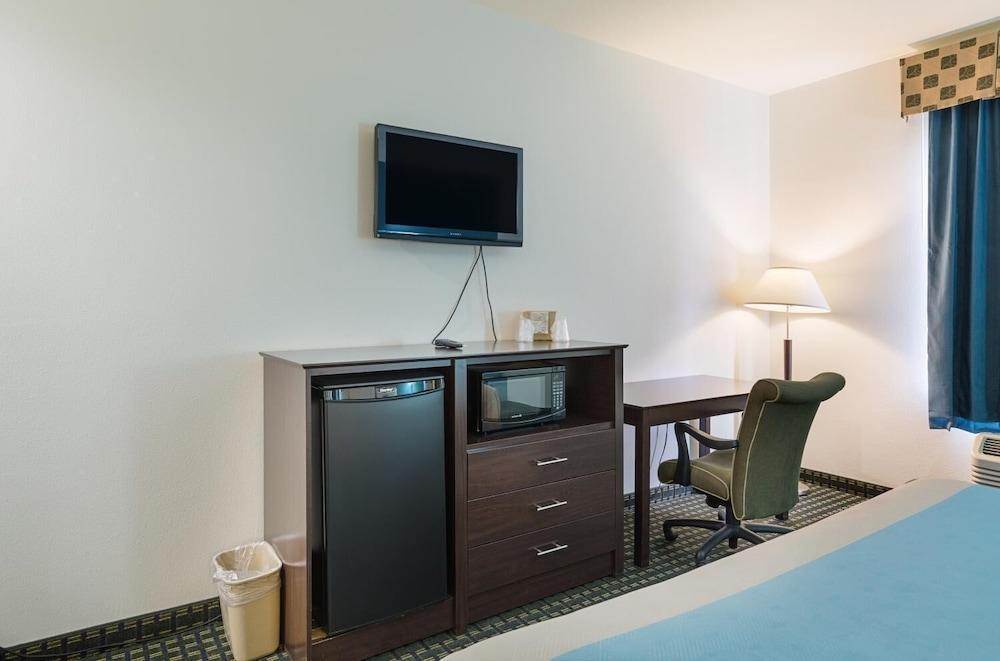 Budget Inn and Suites