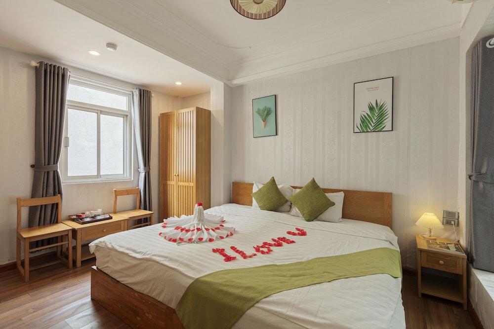 Hanoi Central Park Hotel