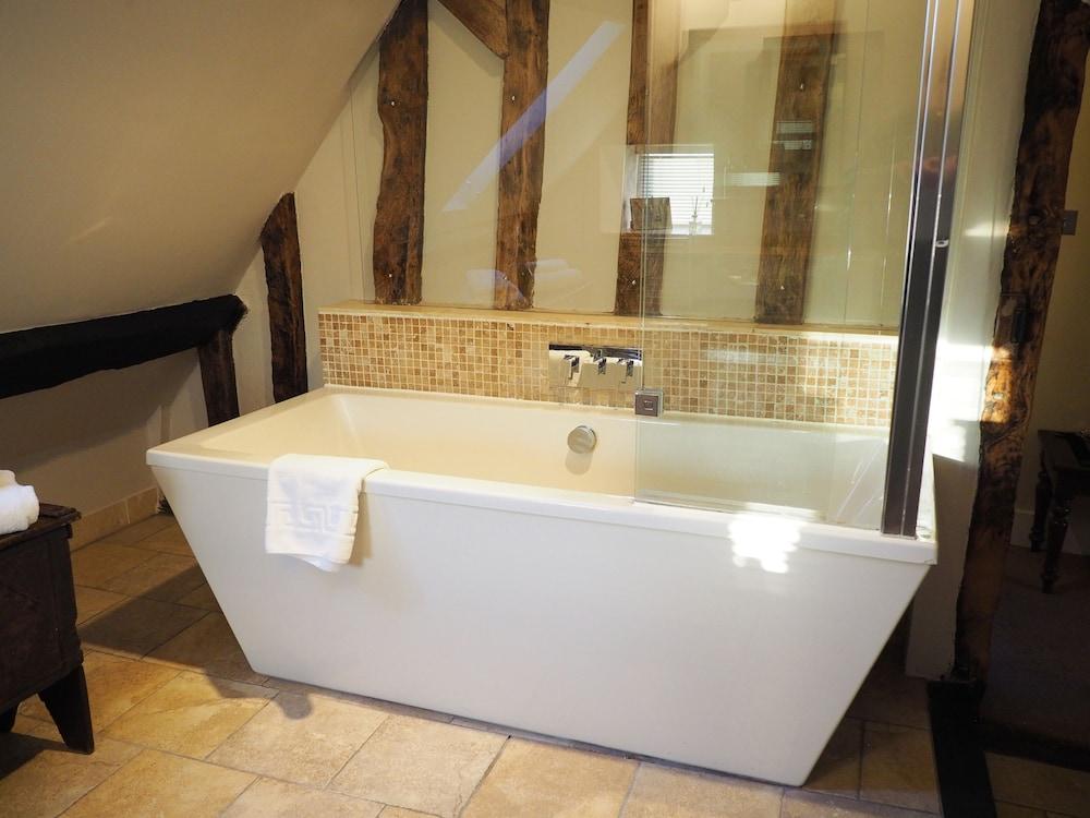 Bear and Ragged Staff