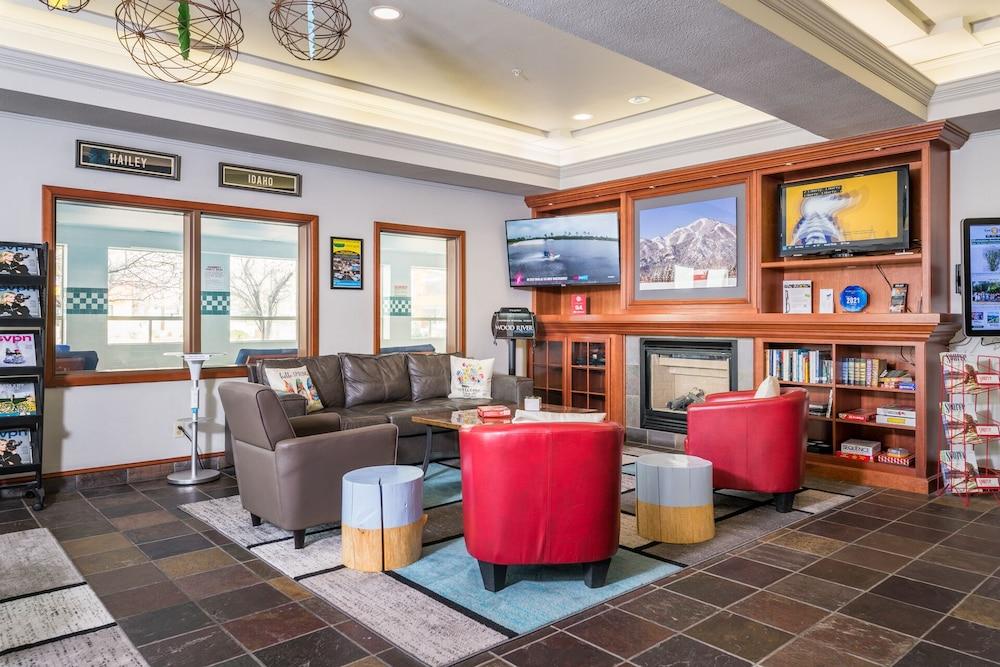 Wood River Inn & Suites