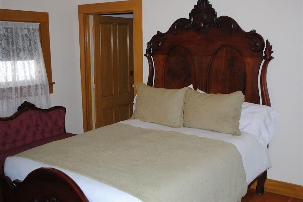 Cosmopolitan Hotel & Restaurant