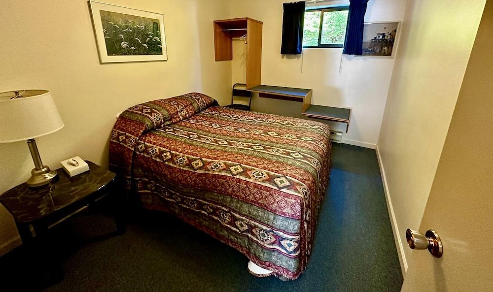 Whale's Tail Guest Suites