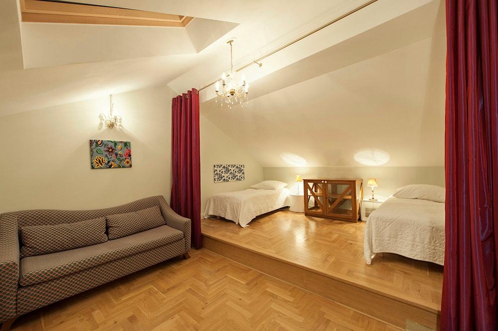 Crystal Suites Chez Helena