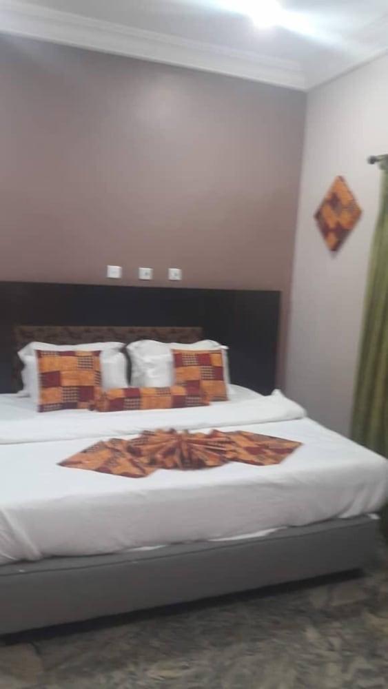 Transtell Suites & Apartments