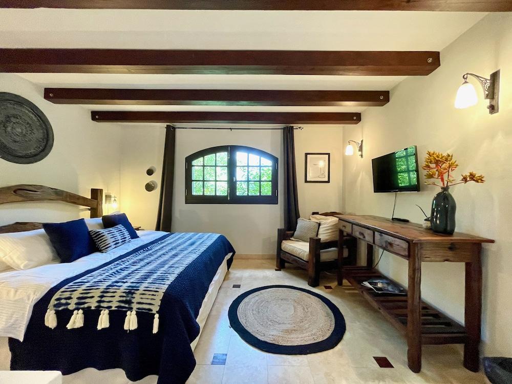 The Paradise Peak - Adults Only