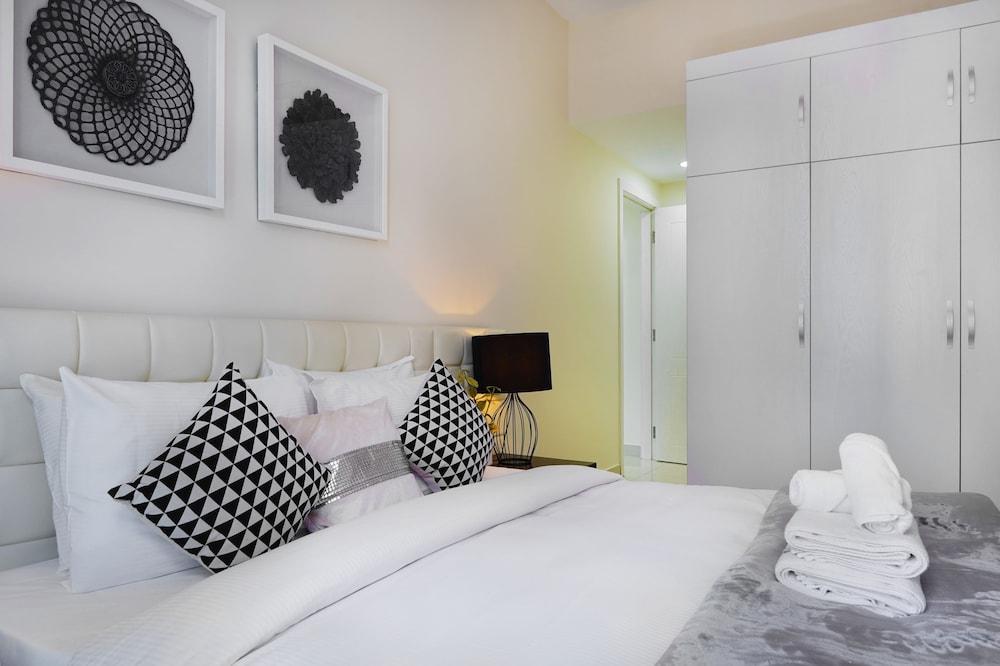 Maison Privee - Beautiful Chic Apt w/Full Marina View Nxt 2 Beach