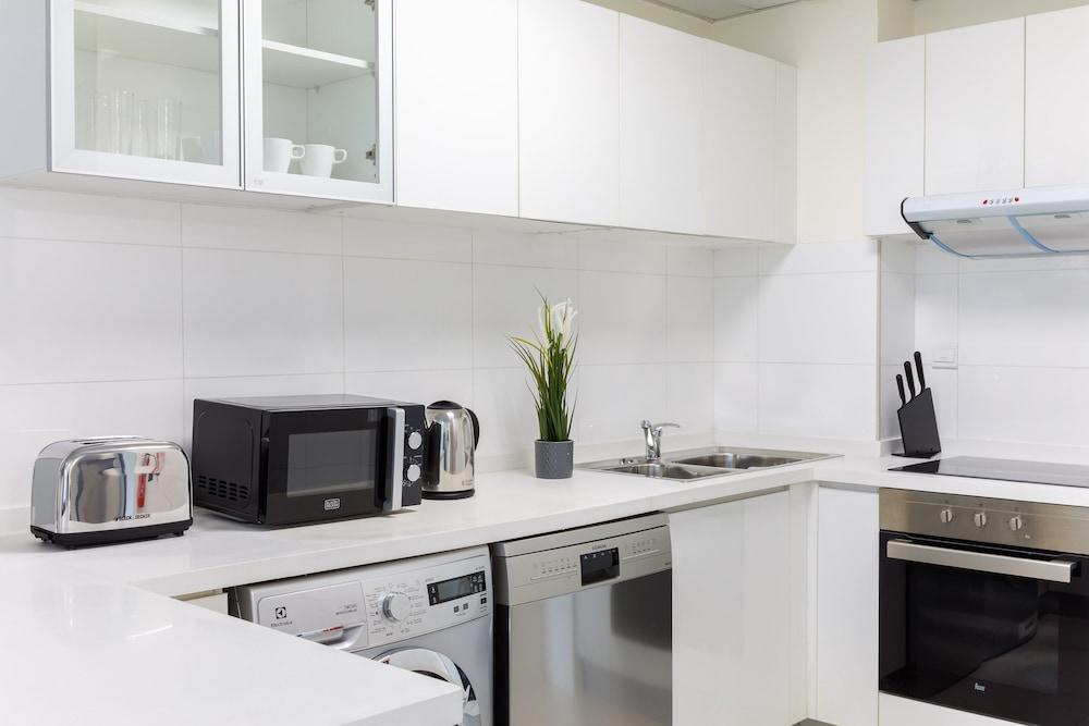 Maison Privee - Beautiful Chic Apt w/Full Marina View Nxt 2 Beach