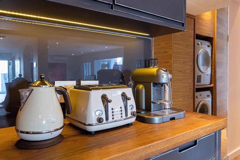 Clifton YOLO Spaces – Clifton Private Beach Villa