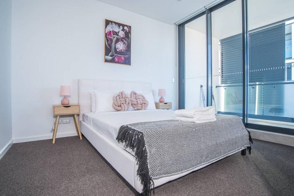 Lively 2bed1bath Mascot APT