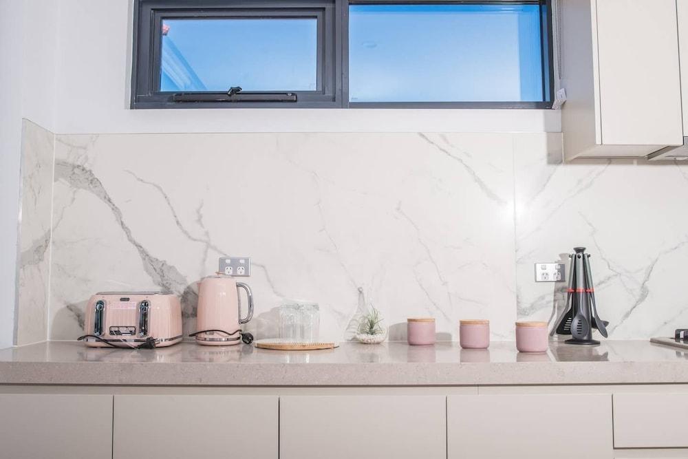 Lively 2bed1bath Mascot APT