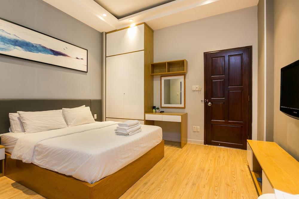 The Art - Sunshine Ben Thanh