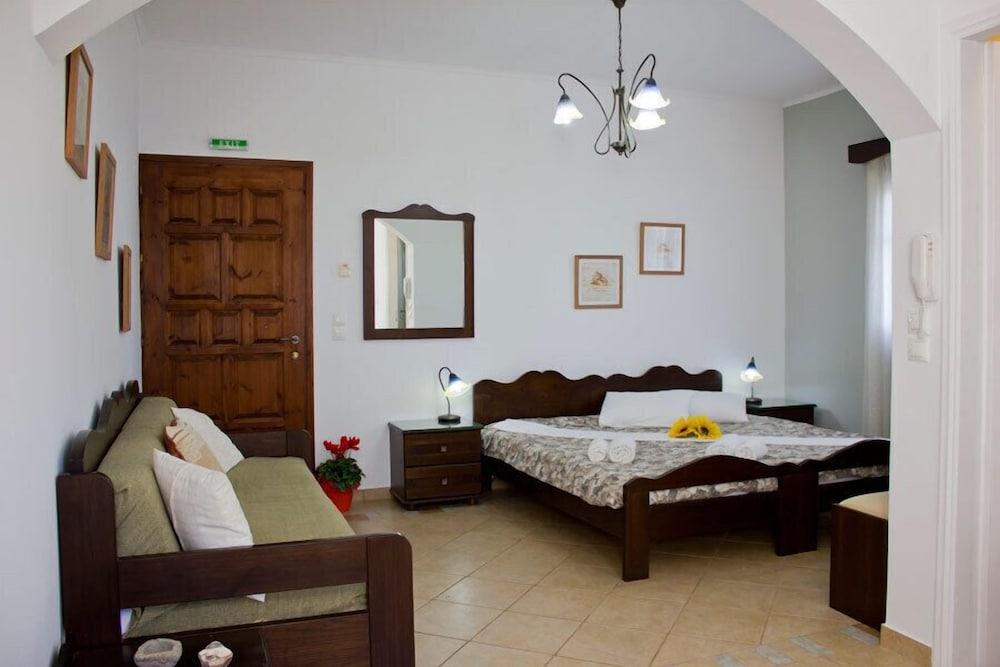 Nikos Sea view apts Milos