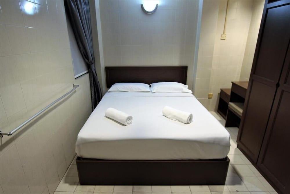 Barrack Street Hotel