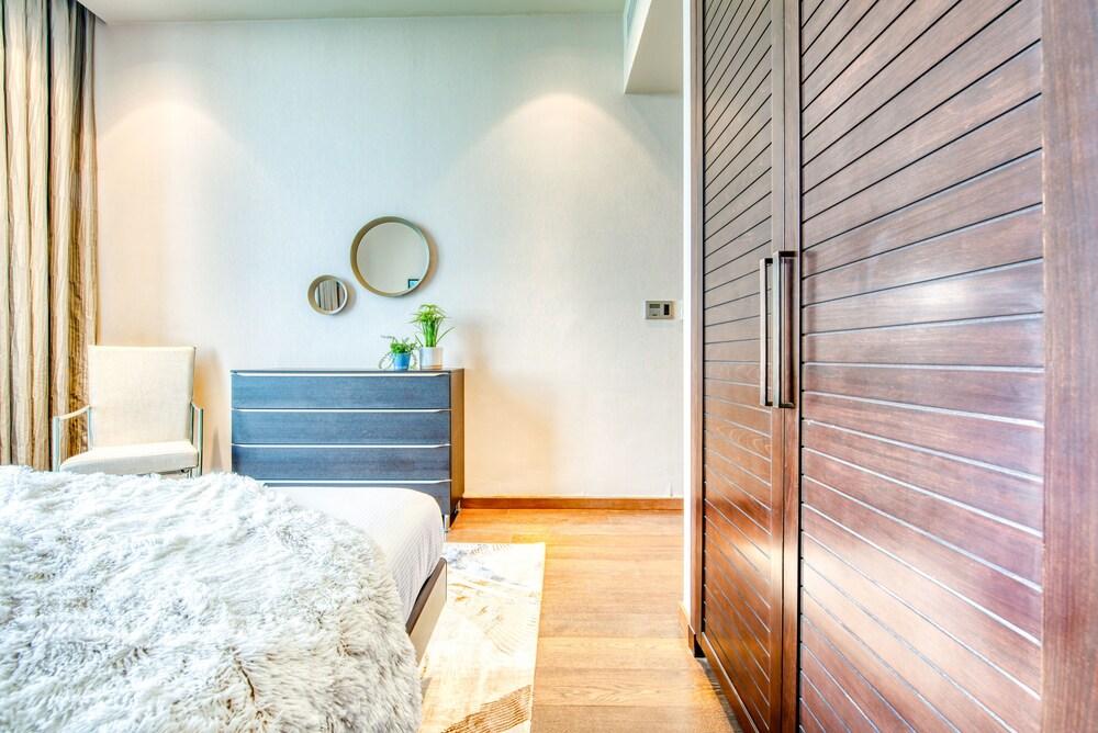 Maison Privee Tiara Diamond