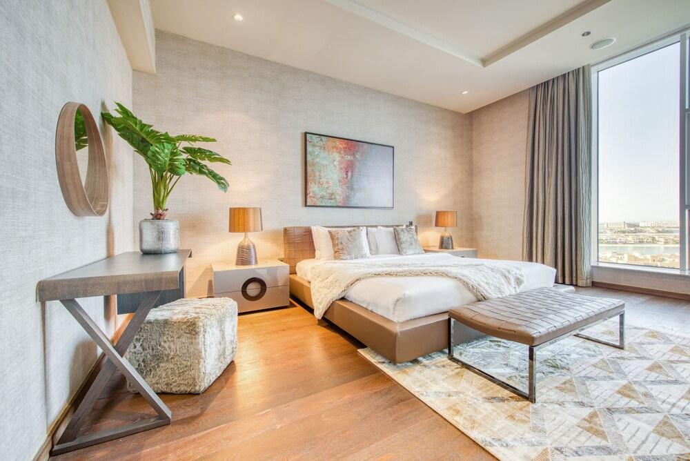 Maison Privee Tiara Diamond