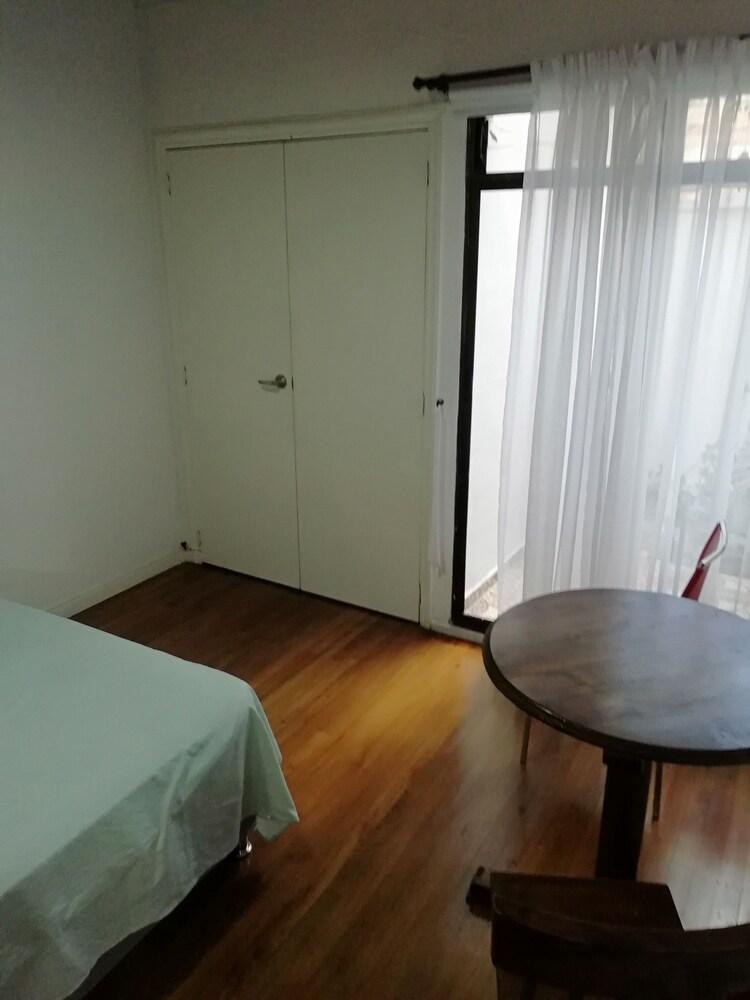 Bed & Breakfast Local Home