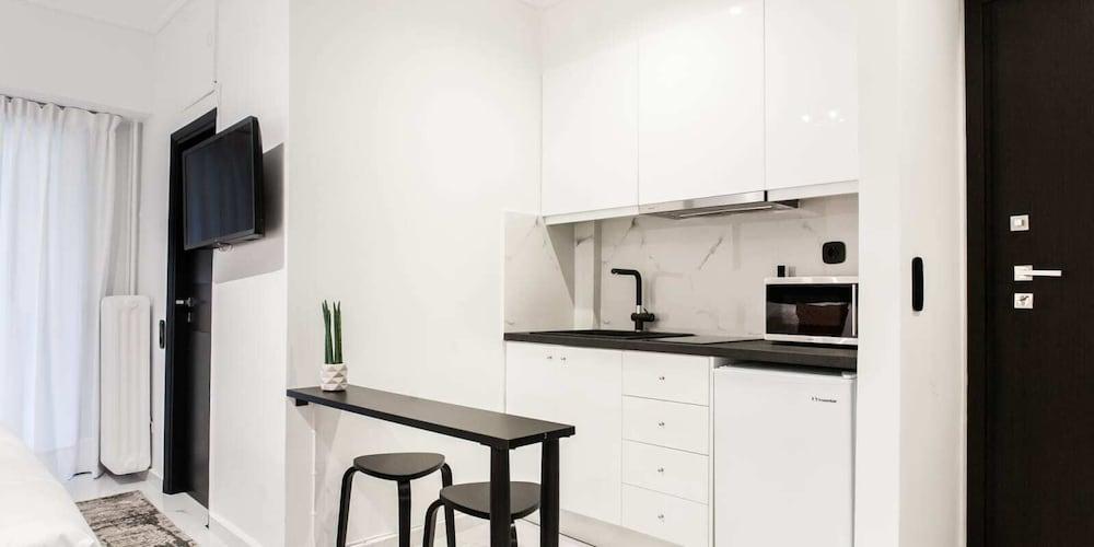 Black & White Studio Lycabettus Hill