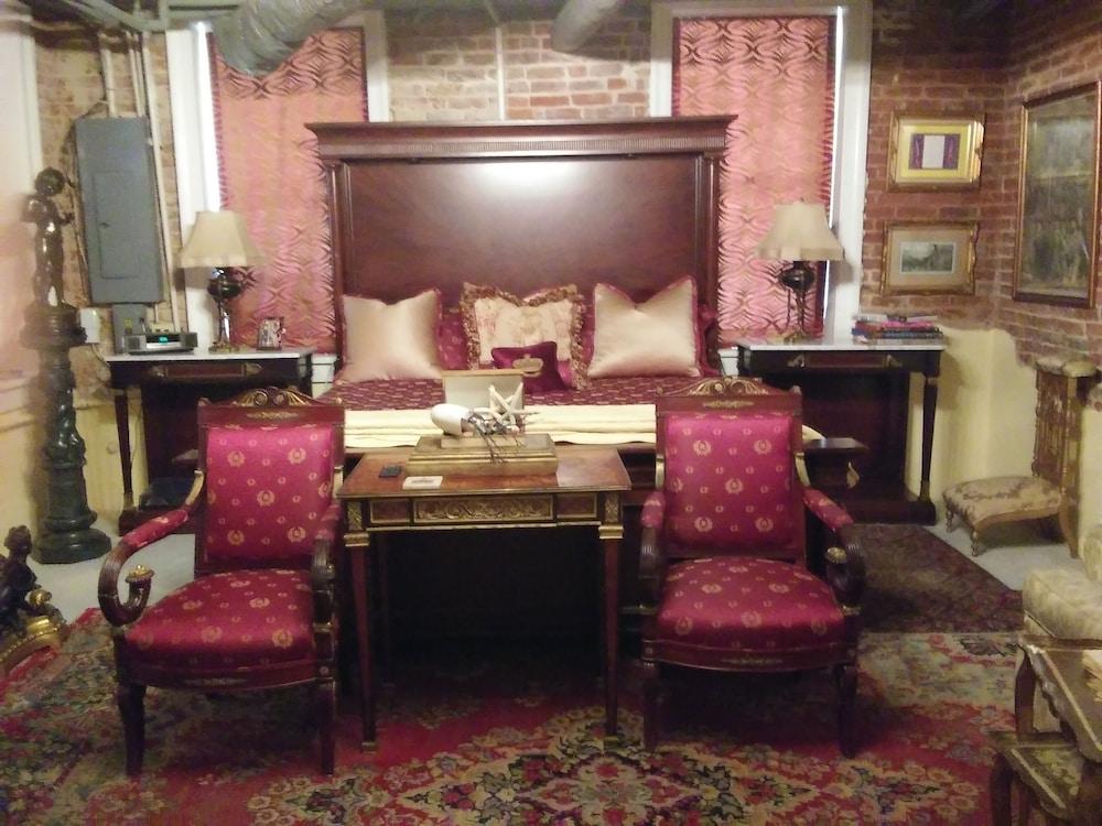 The Pillars in Natchez B&B