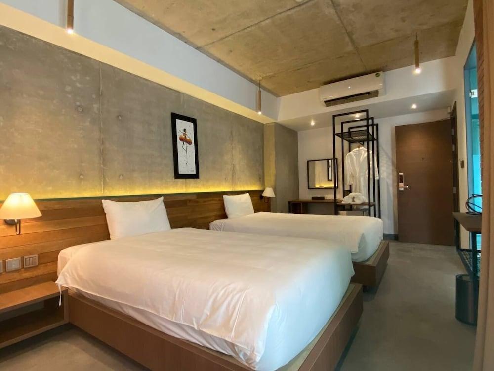 CHECK inn Phnom Penh Royal Palace