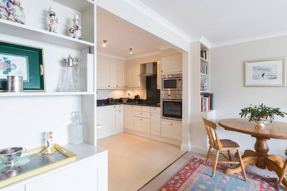 Cosy 1-bed Battersea Riverside Apartment