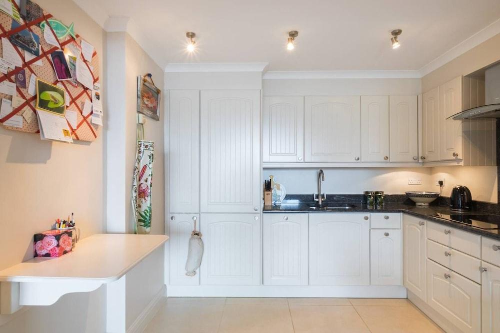 Cosy 1-bed Battersea Riverside Apartment