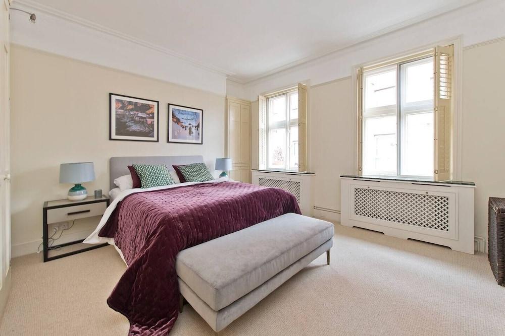 Luxurious 2-bed Apartment