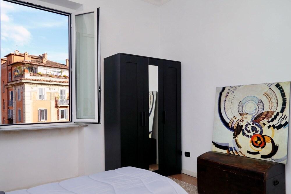 Piazza Capponi Apartment