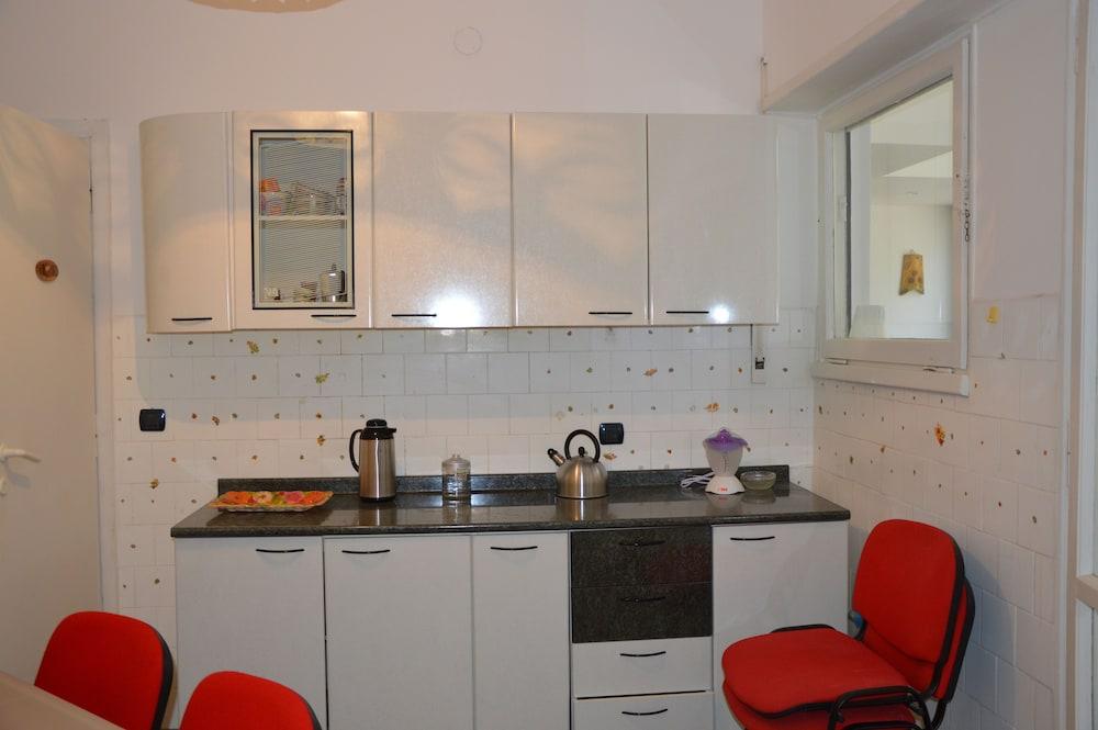 Labriola St Peter's House - Parking