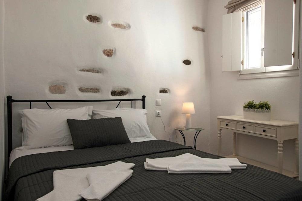 Portes View Traditional House