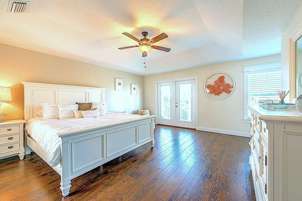 Luxury Living - Modern Beach Townhouse