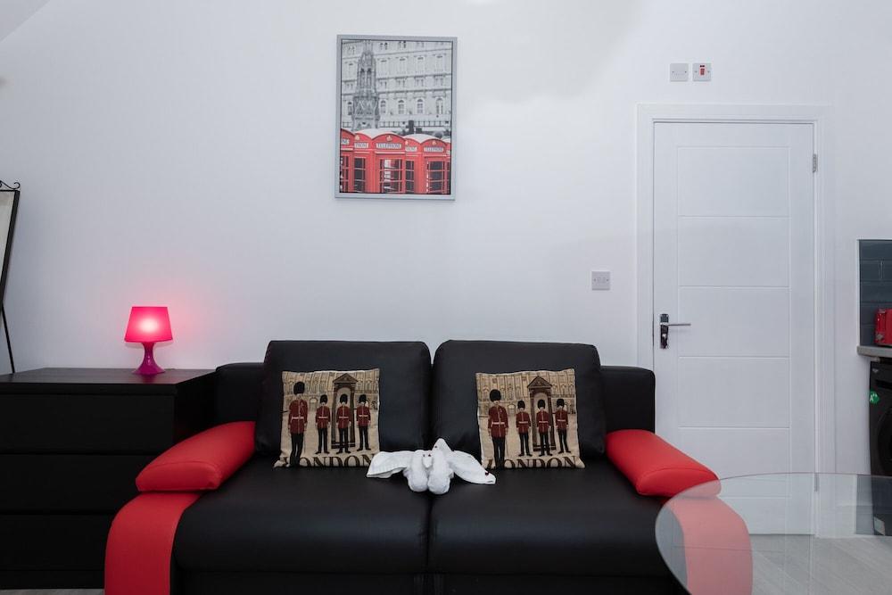 Modern studio in Harrow