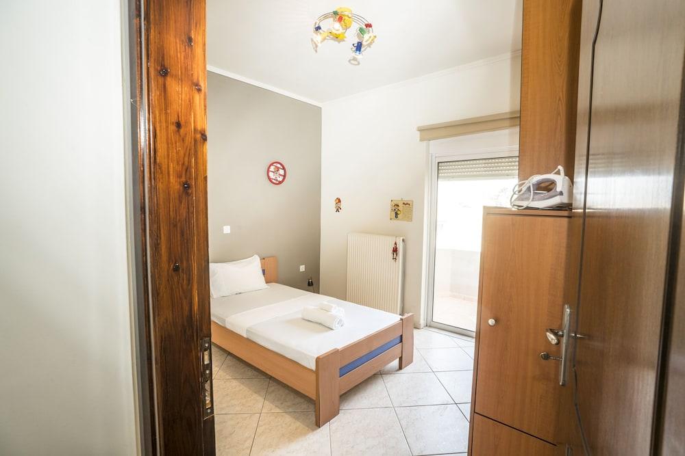 Deluxe Sunny Apartments